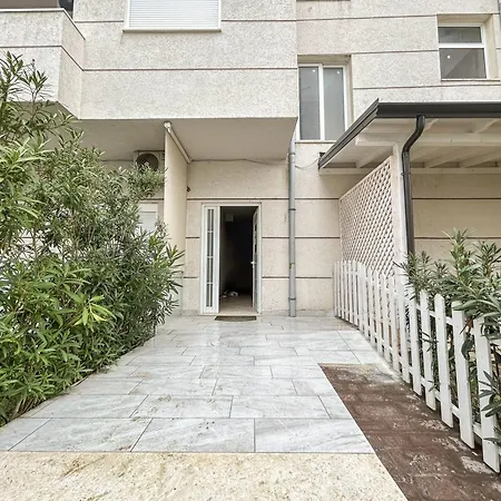 Durres Coast Haven D17 *